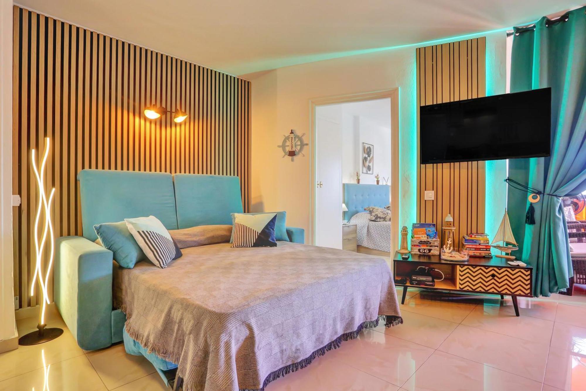Апартаменты Luxory Dreamy Sunset, Seafront, Direct Access To The Promenade,Wifi,Pool,Free Parking Лос Кристианос Экстерьер фото