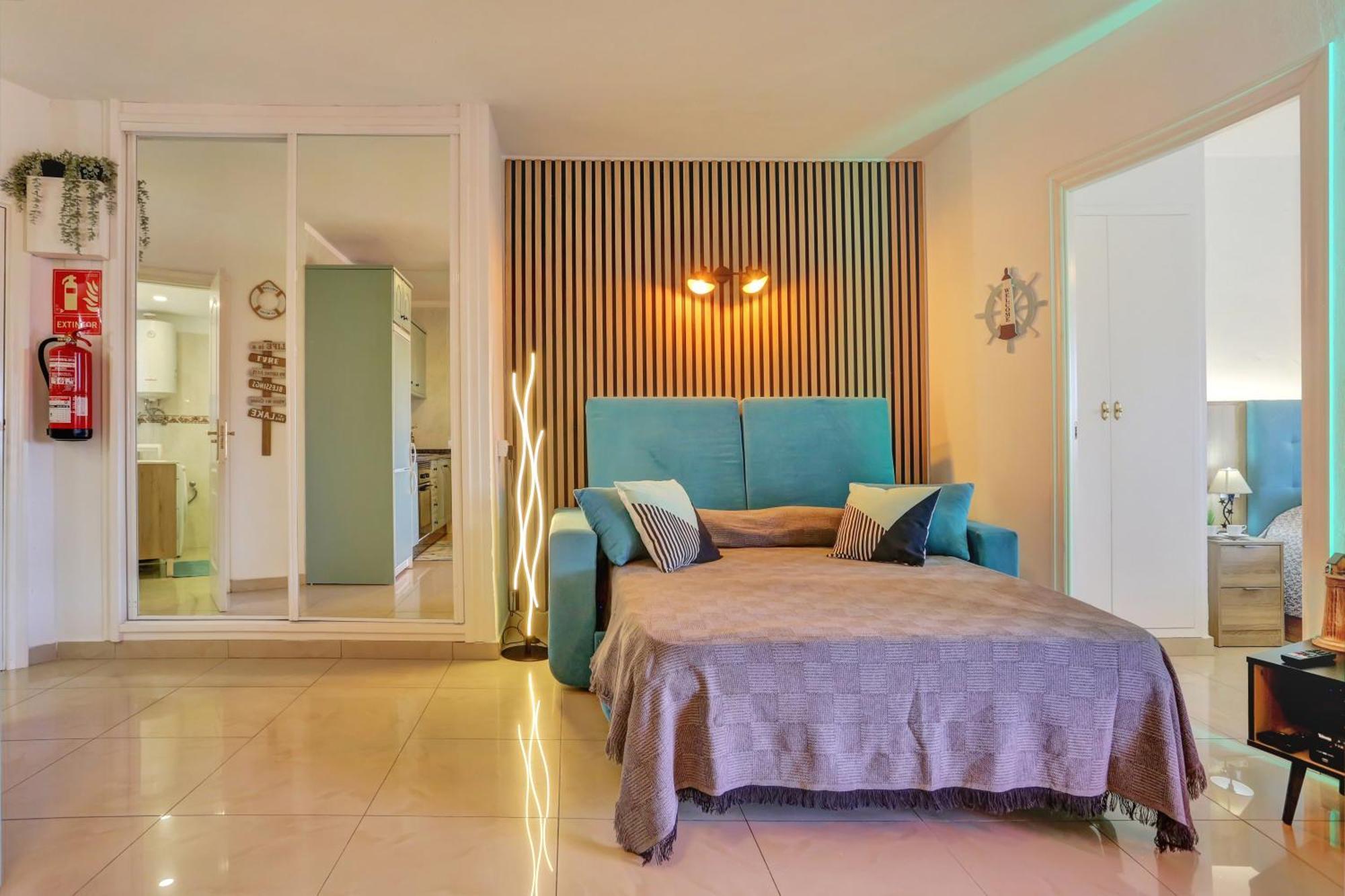 Апартаменты Luxory Dreamy Sunset, Seafront, Direct Access To The Promenade,Wifi,Pool,Free Parking Лос Кристианос Экстерьер фото