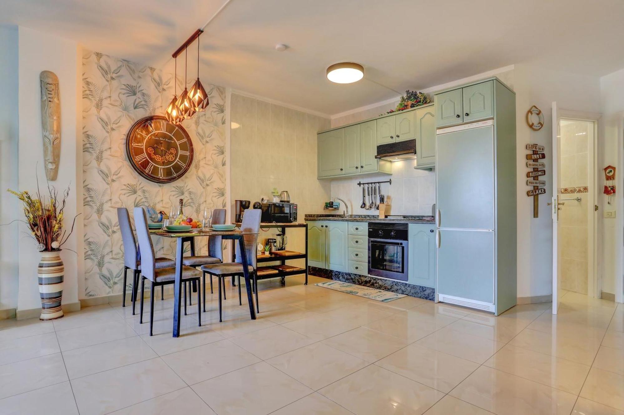 Апартаменты Luxory Dreamy Sunset, Seafront, Direct Access To The Promenade,Wifi,Pool,Free Parking Лос Кристианос Экстерьер фото