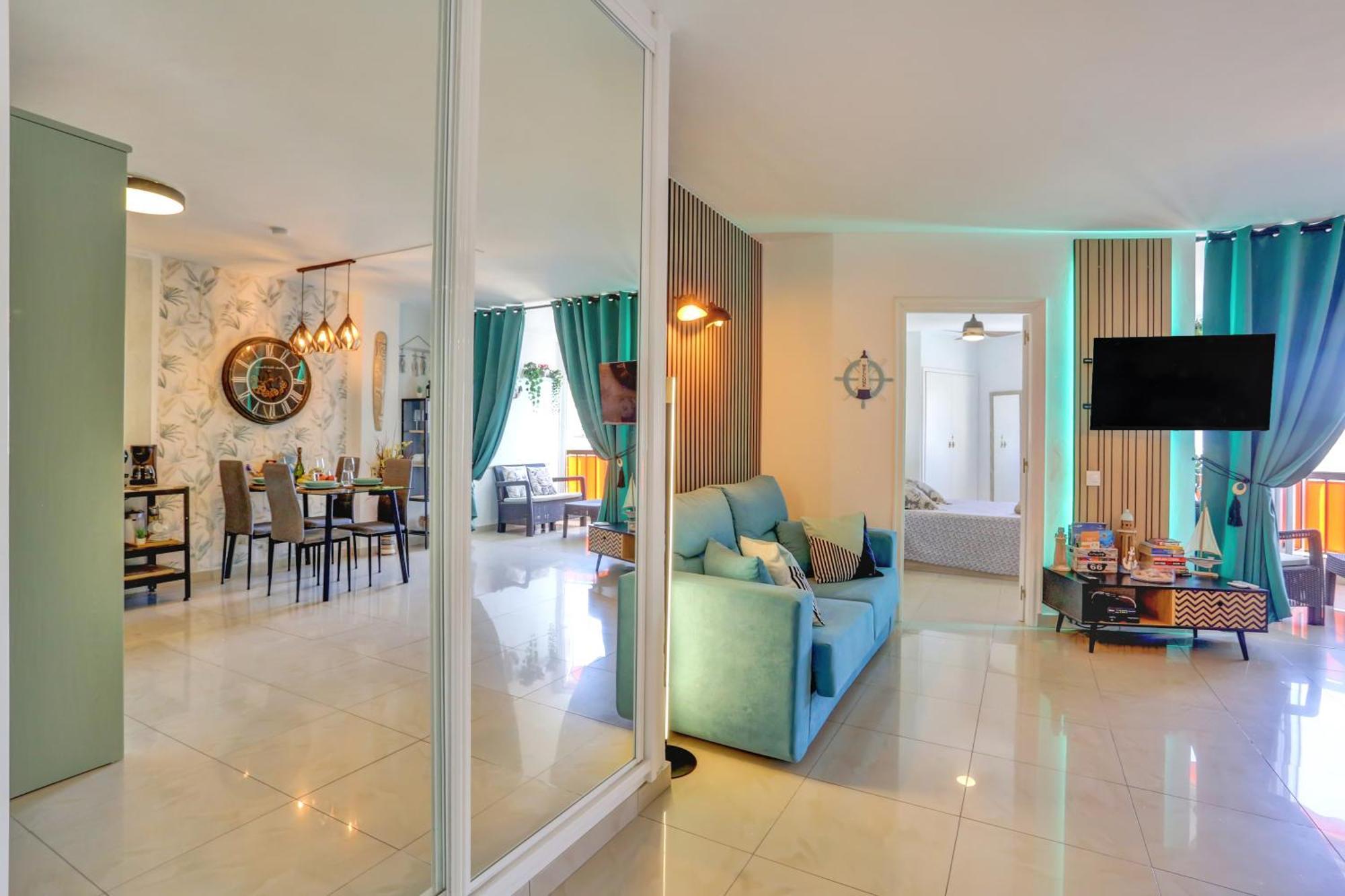 Апартаменты Luxory Dreamy Sunset, Seafront, Direct Access To The Promenade,Wifi,Pool,Free Parking Лос Кристианос Экстерьер фото