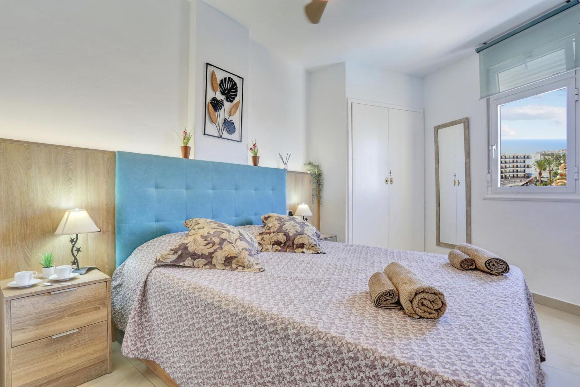 Апартаменты Luxory Dreamy Sunset, Seafront, Direct Access To The Promenade,Wifi,Pool,Free Parking Лос Кристианос Экстерьер фото